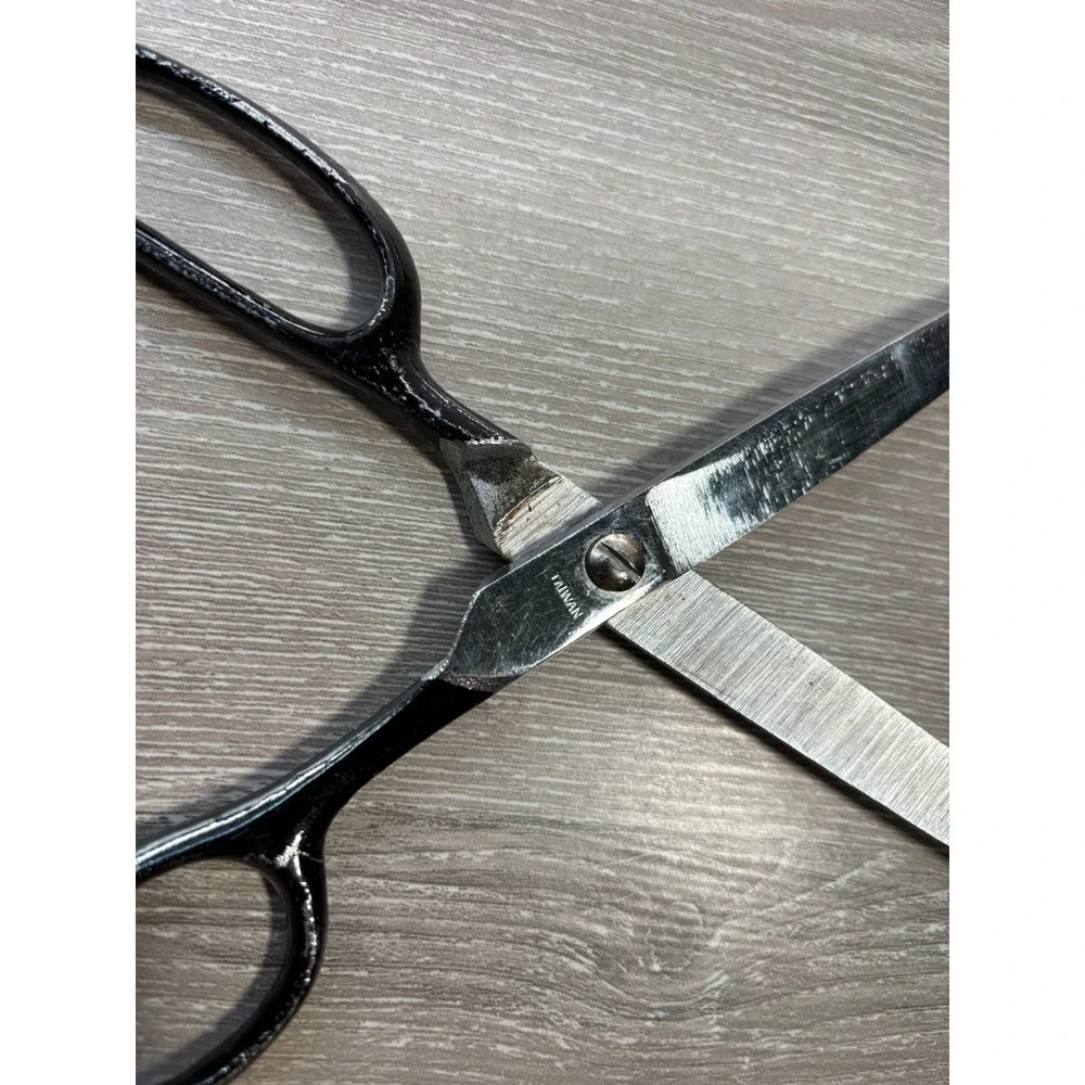 Vintage Heavy Duty Tailor Shears Fabric Scissors Black Handle Taiwan Crafting